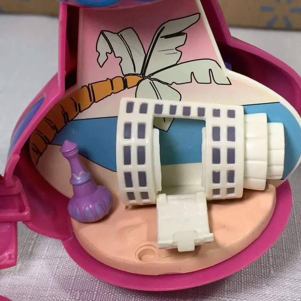 Trendmasters 1995 I Dream Of Jeannie Polly Pocket Lot Of Bottles And 3 Figures